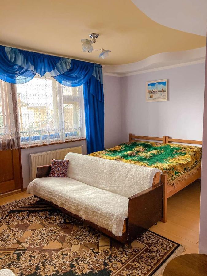 Hotel Domashnya Saduba à Moukatcheve Extérieur photo