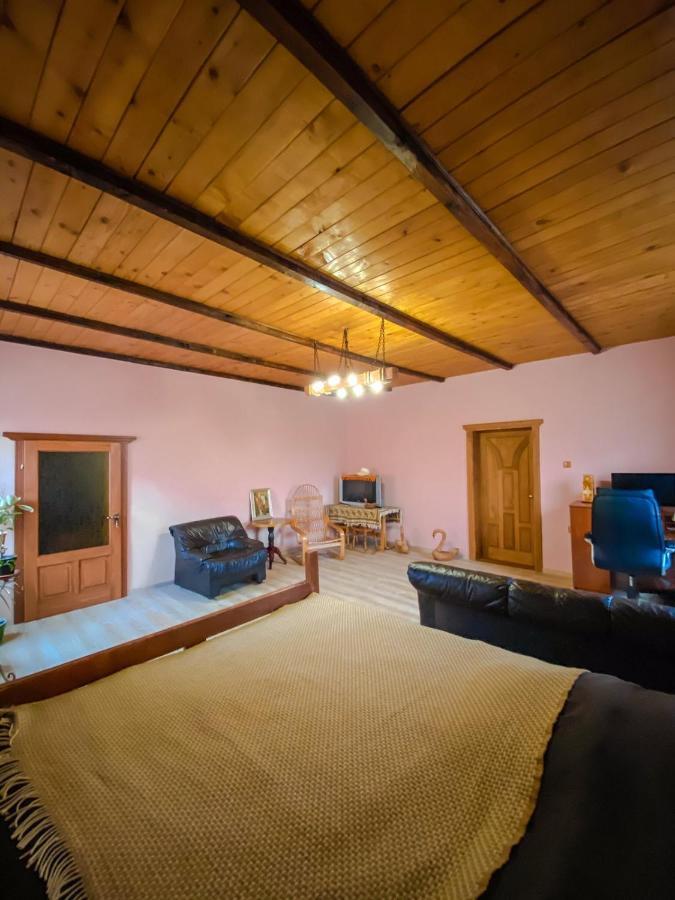 Hotel Domashnya Saduba à Moukatcheve Extérieur photo